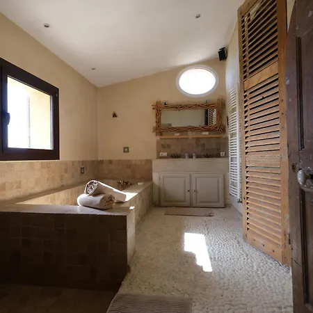 Provencal Farmhouse, Mont Ventoux View, 2 Pools *